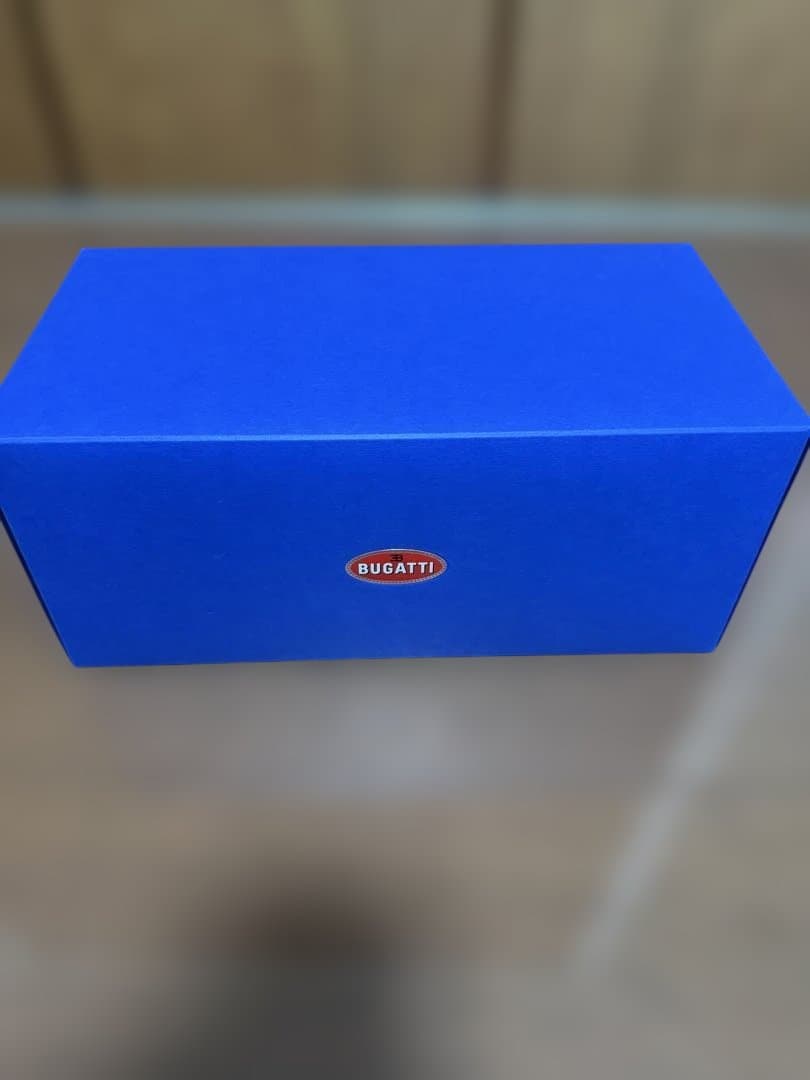 オートアートBugatti Veyron ミニカー 1/18シリアル番号付き