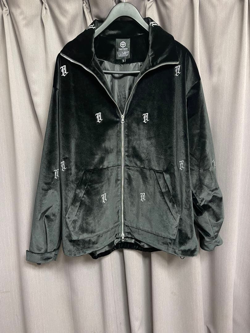 libelice 24-25モデル　黒白刺繍ベロアセットアップ　Ｌ