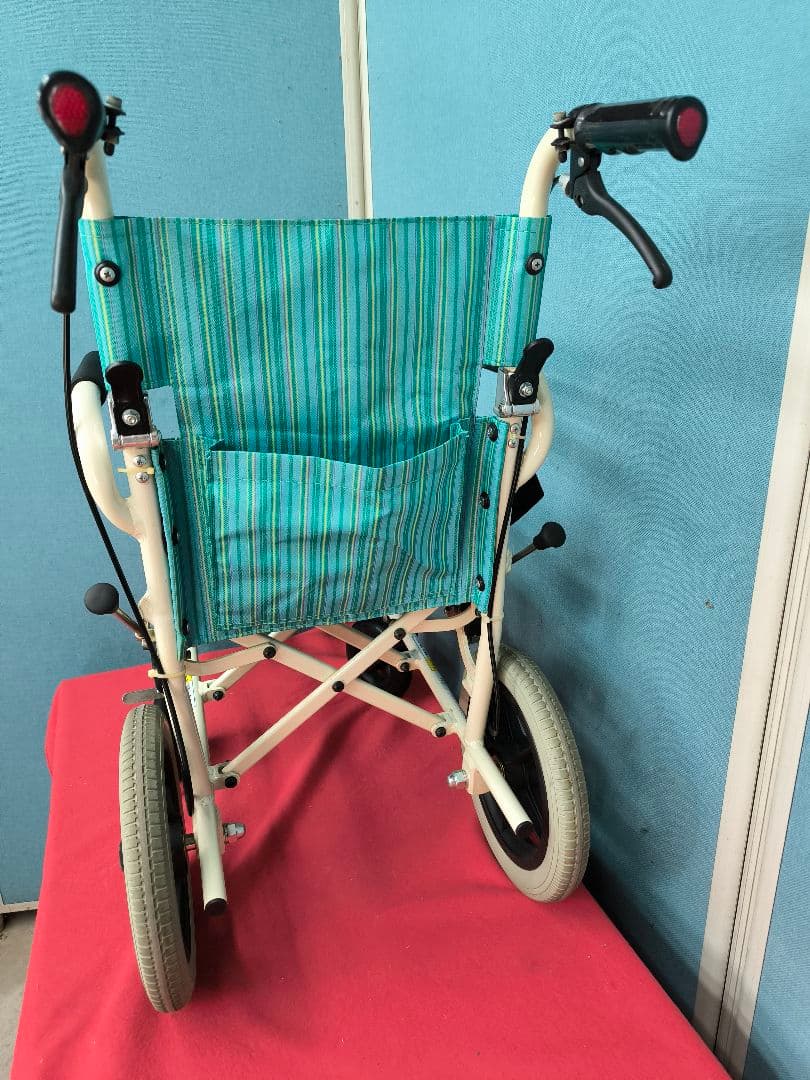 旅行、お出かけに最適！カワムラ　アルミ簡易車いす 旅ぐるま　KA6