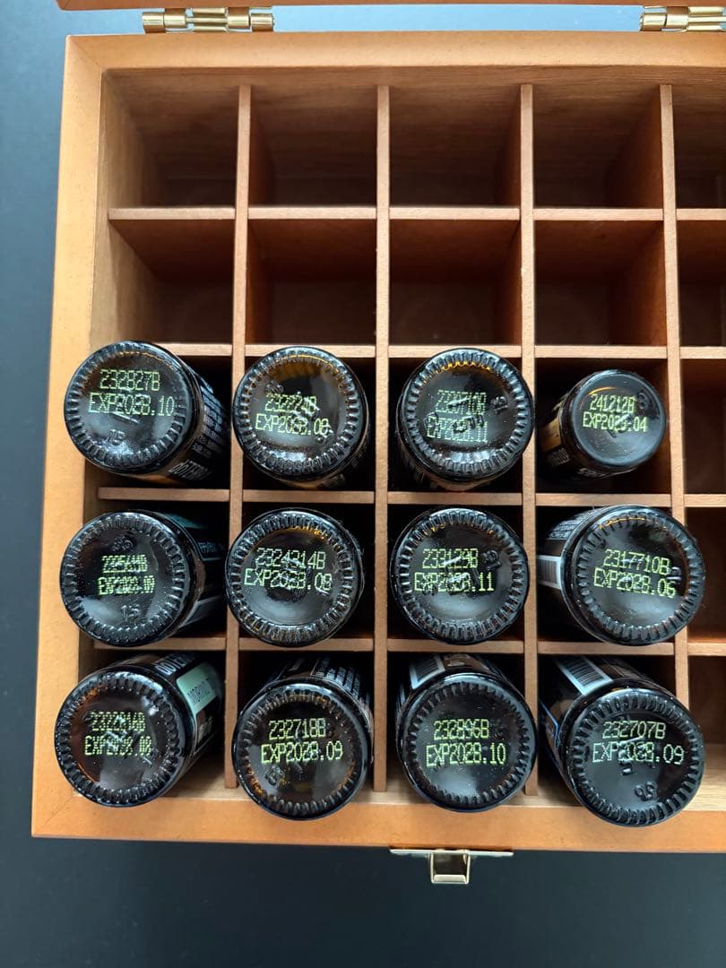 doTERRA エッセンシャルオイルセット 木製ケース付き 12本　森の音タッチ