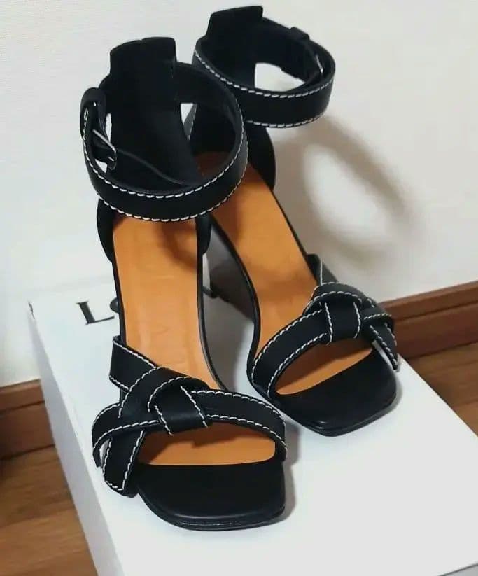 新品　ロエベ　最終値下げ　LOEWE　アナグラム　 ゲートサンダル　37サイズ