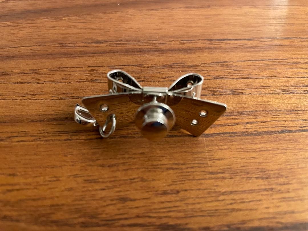 Dior リボン型ブローチ メタル製