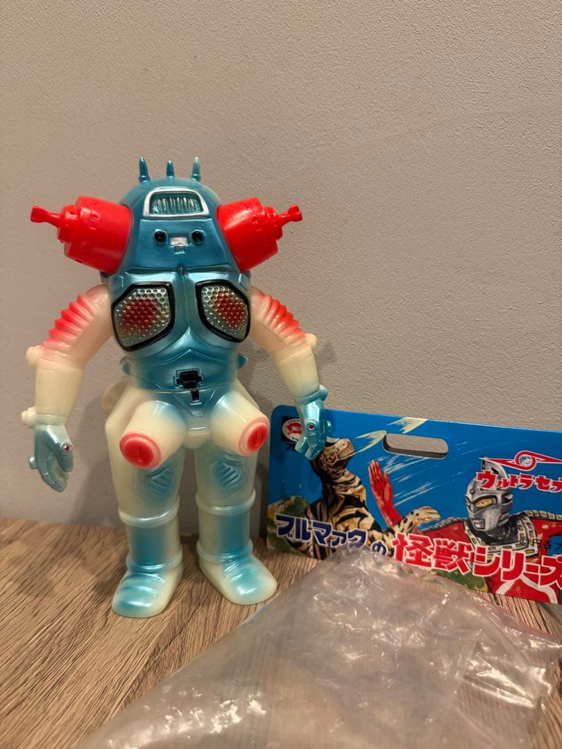 ブルマァク ブルマァクの怪獣シリーズ キングジョー 蓄光ブルー BM665