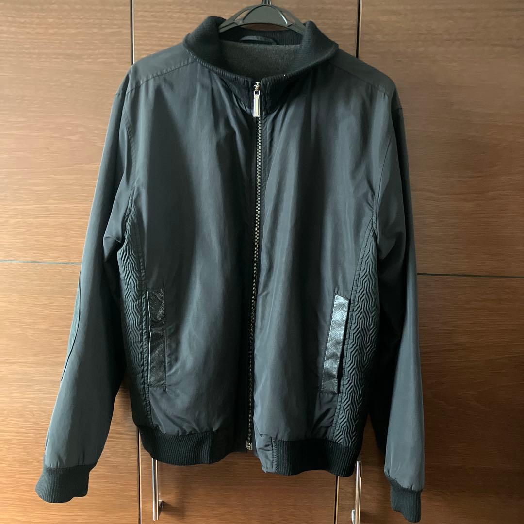 ダンヒルのブルゾンです。冬から春先にぴったりです。やや大きめのMサイズです。