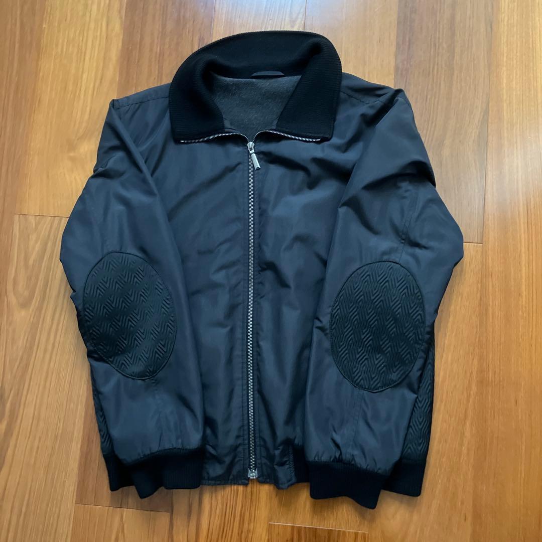 ダンヒルのブルゾンです。冬から春先にぴったりです。やや大きめのMサイズです。