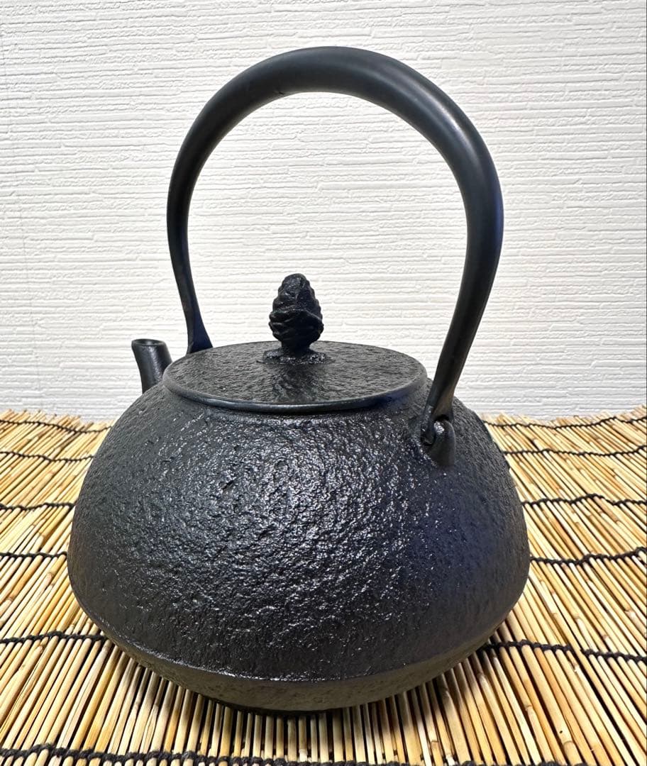 新品、供箱等付属品、鉄瓶台付　南部名工岩鋳造 １４型双馬肌あっきー猫様　売約済み