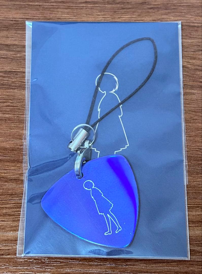 ヒトリエ『ルームシック・ガールズエスケープ』ピック型ストラップ付き