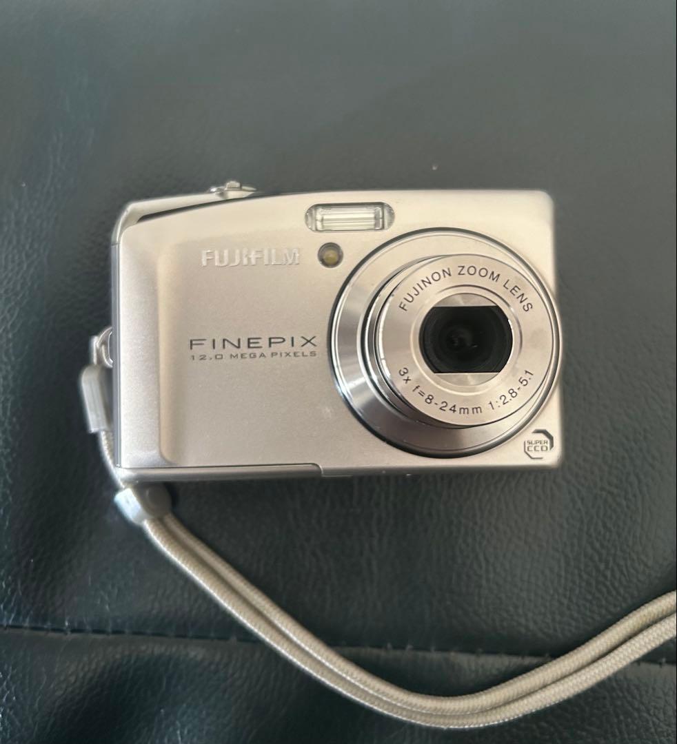 美品 FUJIFILM FinePix F50fd シルバー 動作確認済み