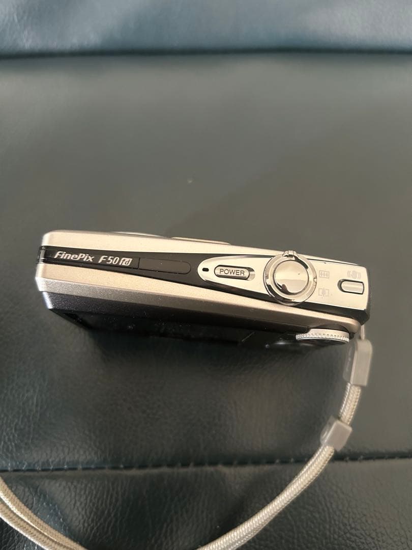 美品 FUJIFILM FinePix F50fd シルバー 動作確認済み