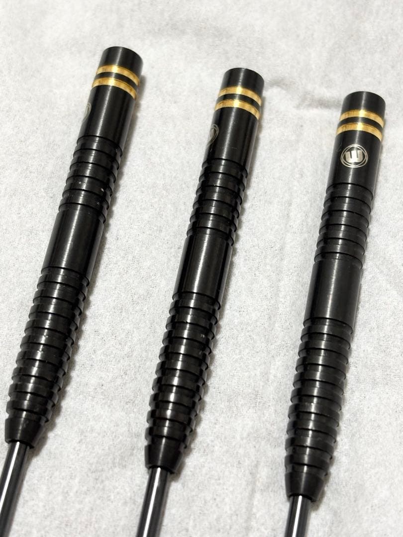 winmau (ウィンモー) ／ ダリル ガーニー 23g ブラック