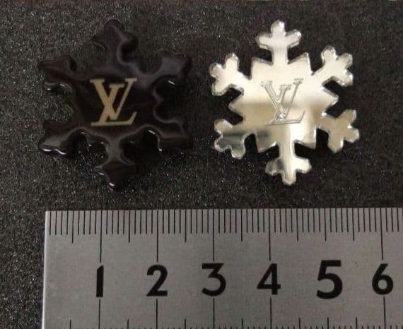 廃盤 LOUIS VUITTON ピンバッジ ブローチ 雪の結晶 2点セット