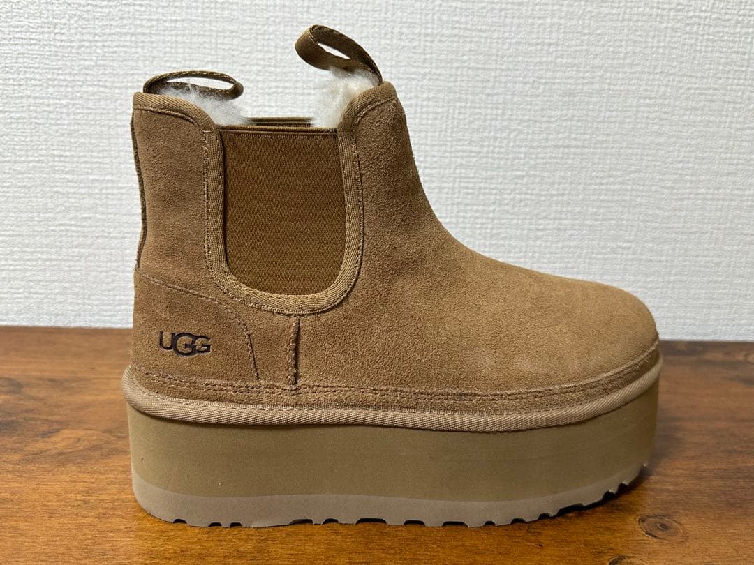 アグ　厚底ムーミンブーツ　ニューメル　プラットフォーム　チェルシー