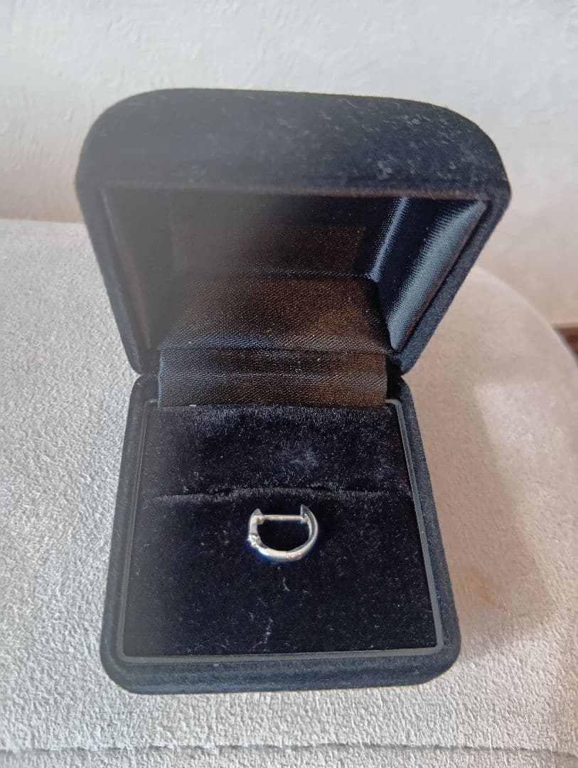 【片耳】 K18WG 0.02ダイヤモンドフープピアス