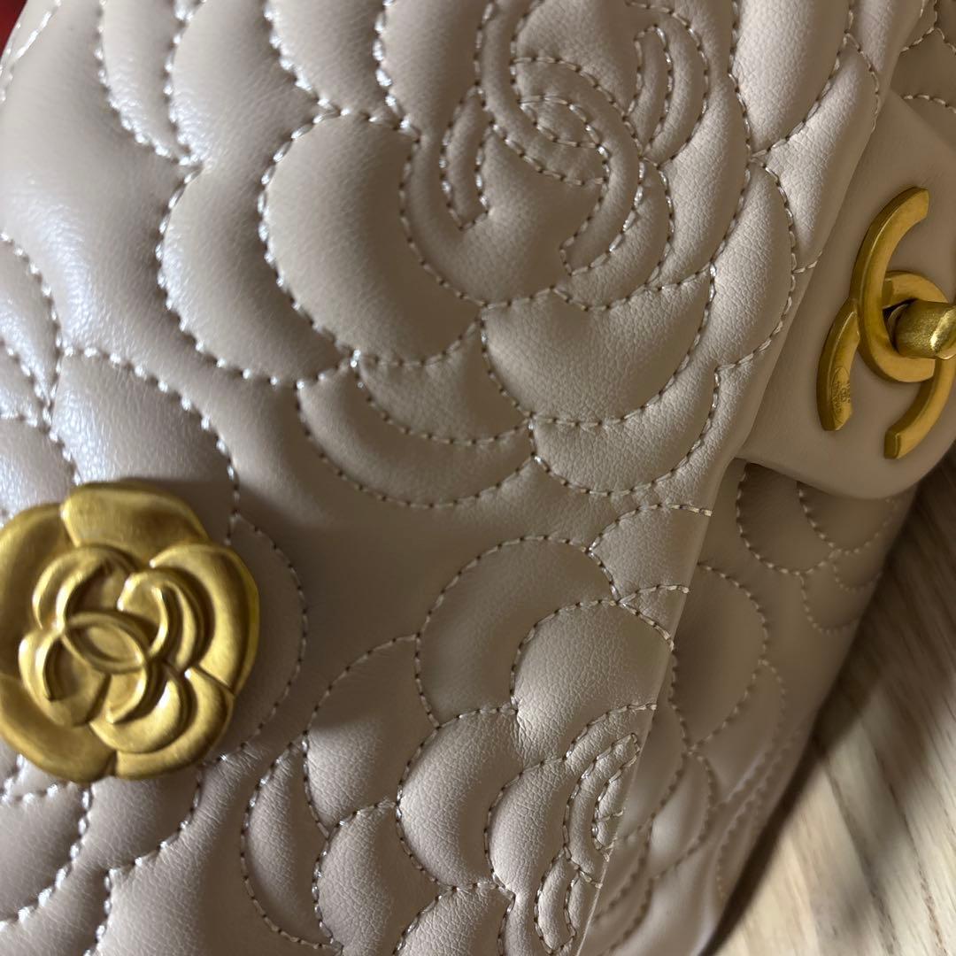 ショルダーバック　ノベルティ　ベージュ✖️ゴールド　カラー