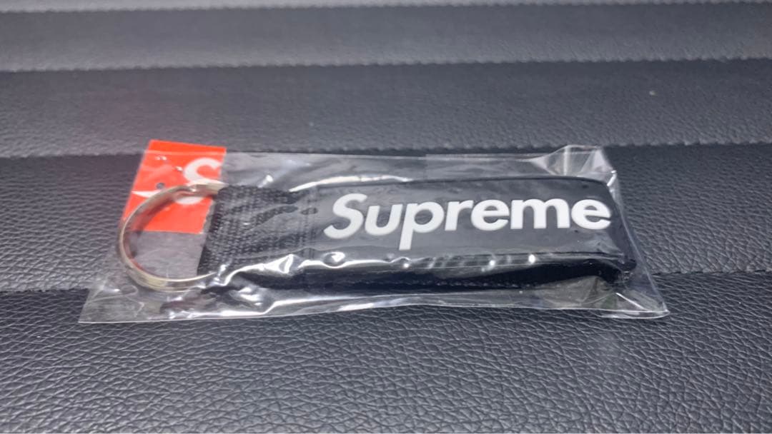 【新品】★タグ付★Supreme Webbing Keychain