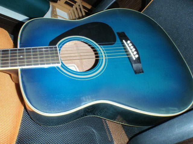 YAMAHA FG422 OBB 　程度美品　良く鳴る、ピックガード交換済み