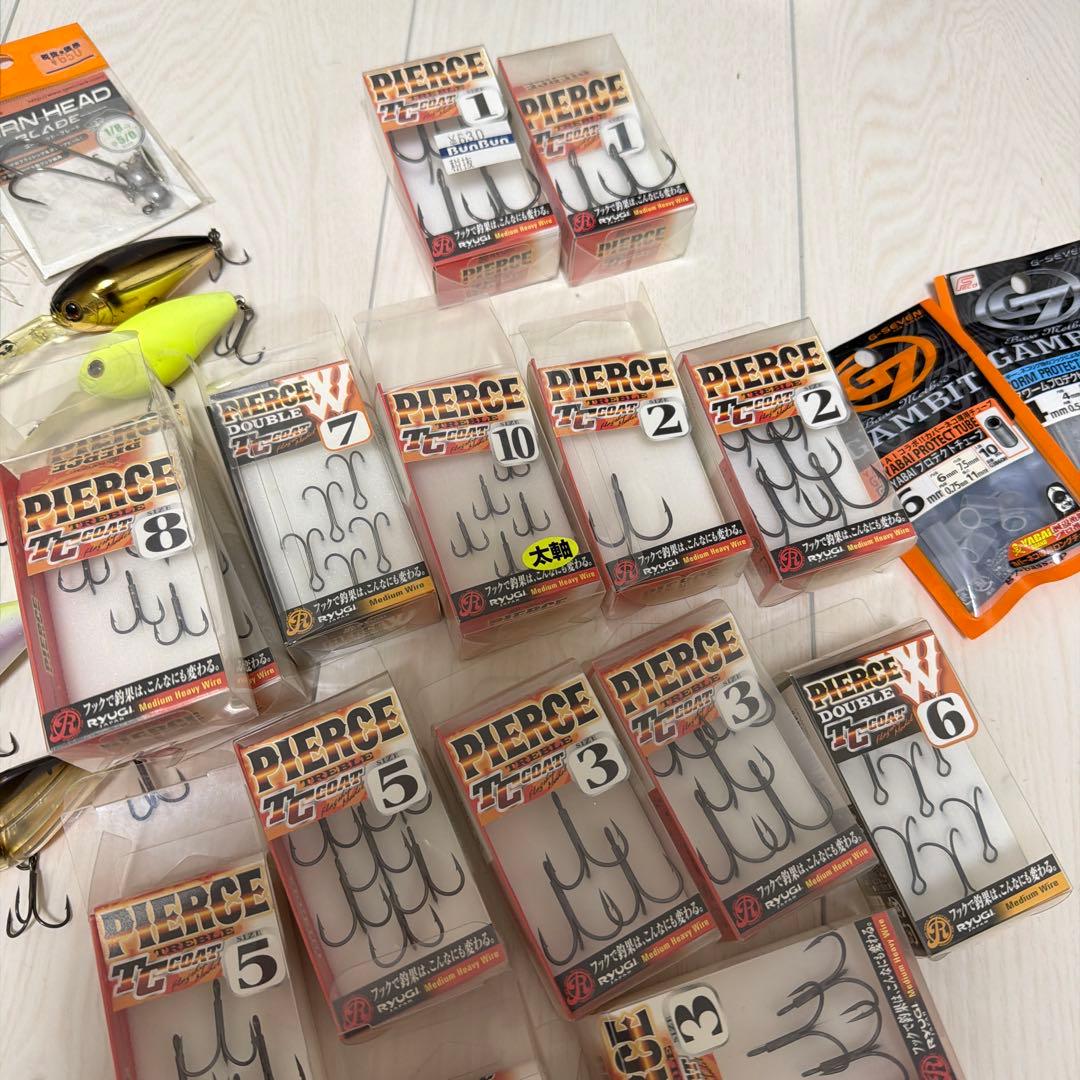 ハードルアー多数　クランク　チャター　バイブレーションなど　フックも多数