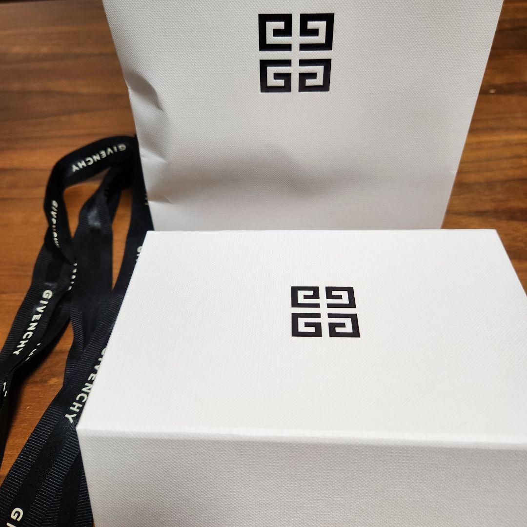 Givenchy 日焼け止め パッケージとパフ付き