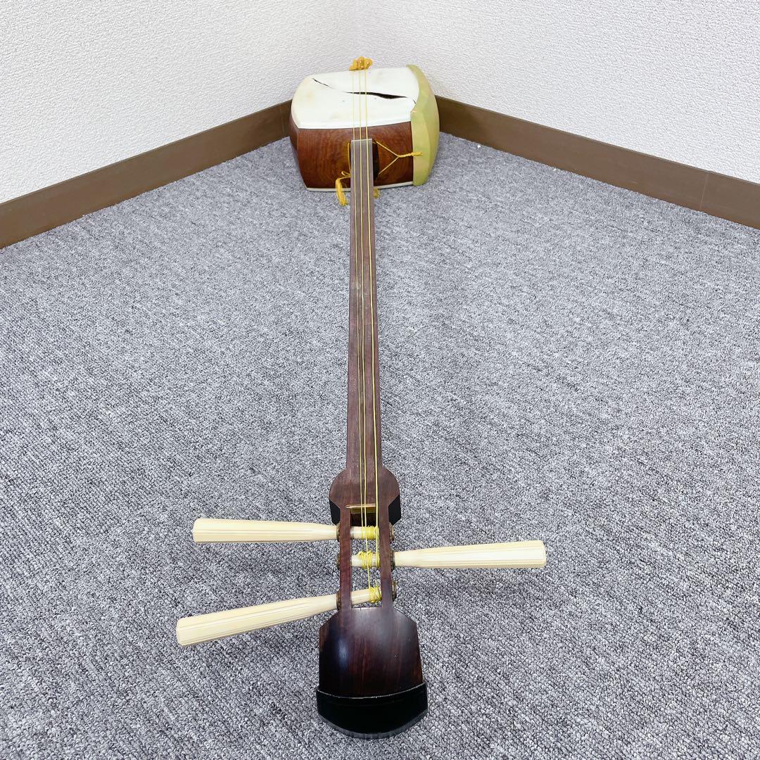 三味線 細棹 金細 トチ入り紅木 綾杉彫り 一本溝 和楽器