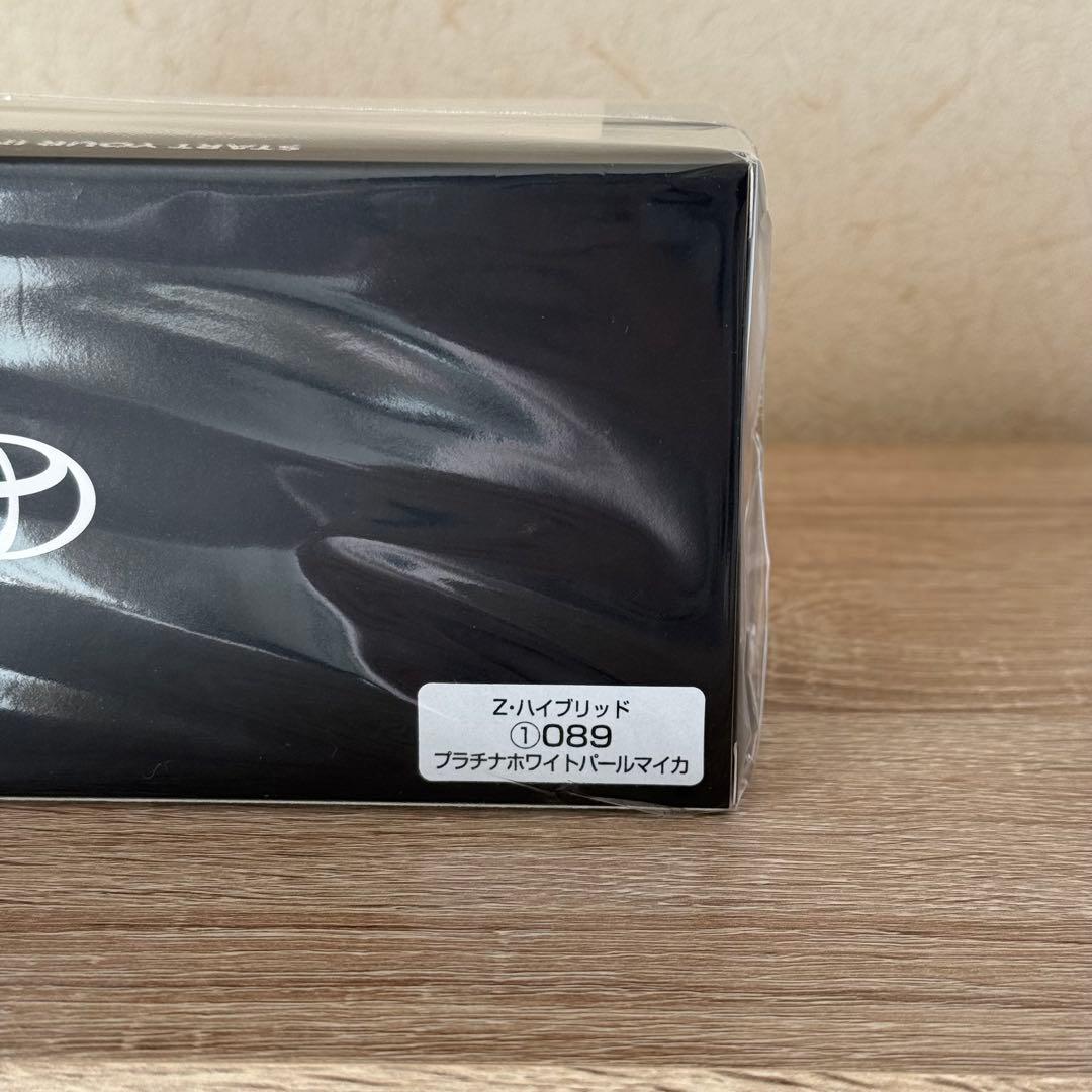 【非売品】トヨタ 新型ラブフォー プラチナホワイトパールマイカ 1/30ミニカー