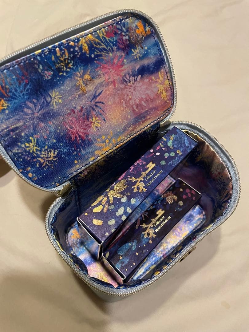 クレドポーボーテ　ホリデー限定　ポーチ　アイシャドウパレット　リップ