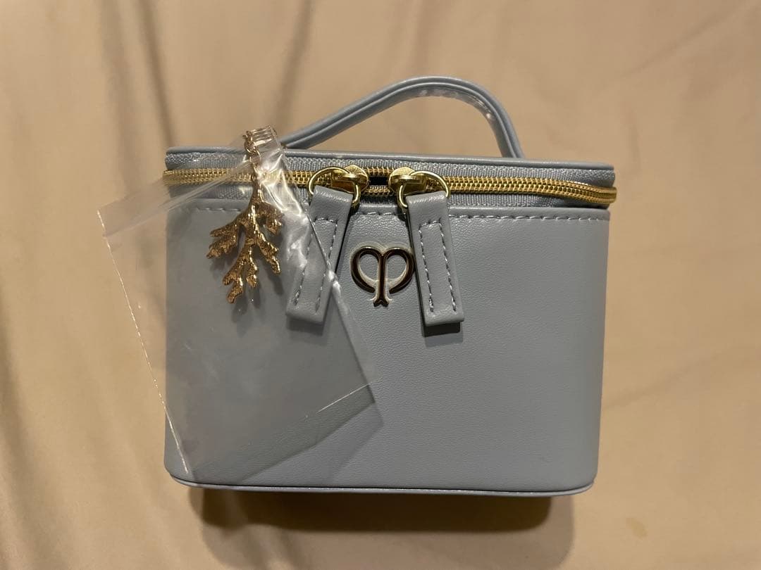 クレドポーボーテ　ホリデー限定　ポーチ　アイシャドウパレット　リップ