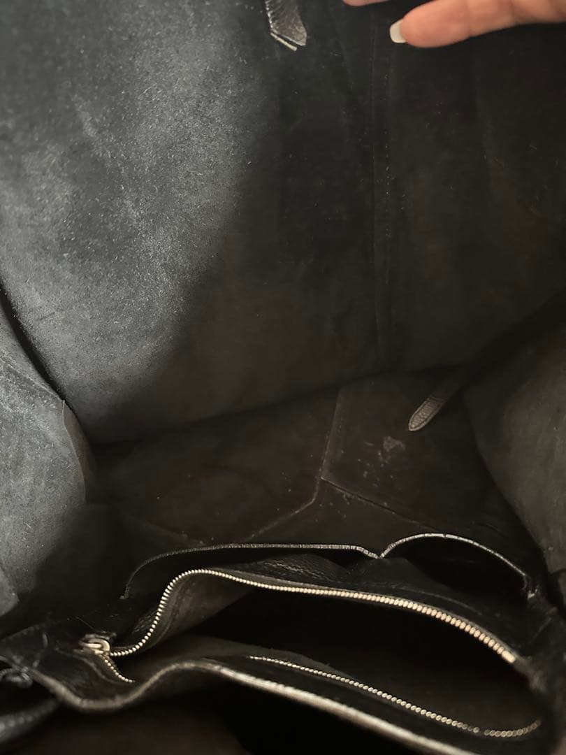 セリーヌ 黒　型崩れあり、内側補修あり　内ポケット片方取れ