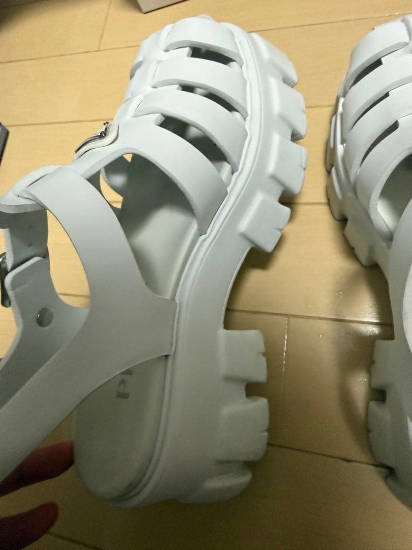 PRADA ラバーサンダル　ホワイト　箱付