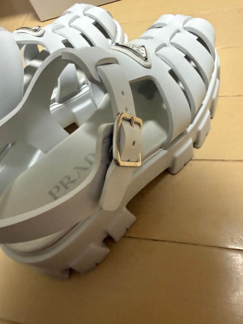 PRADA ラバーサンダル　ホワイト　箱付