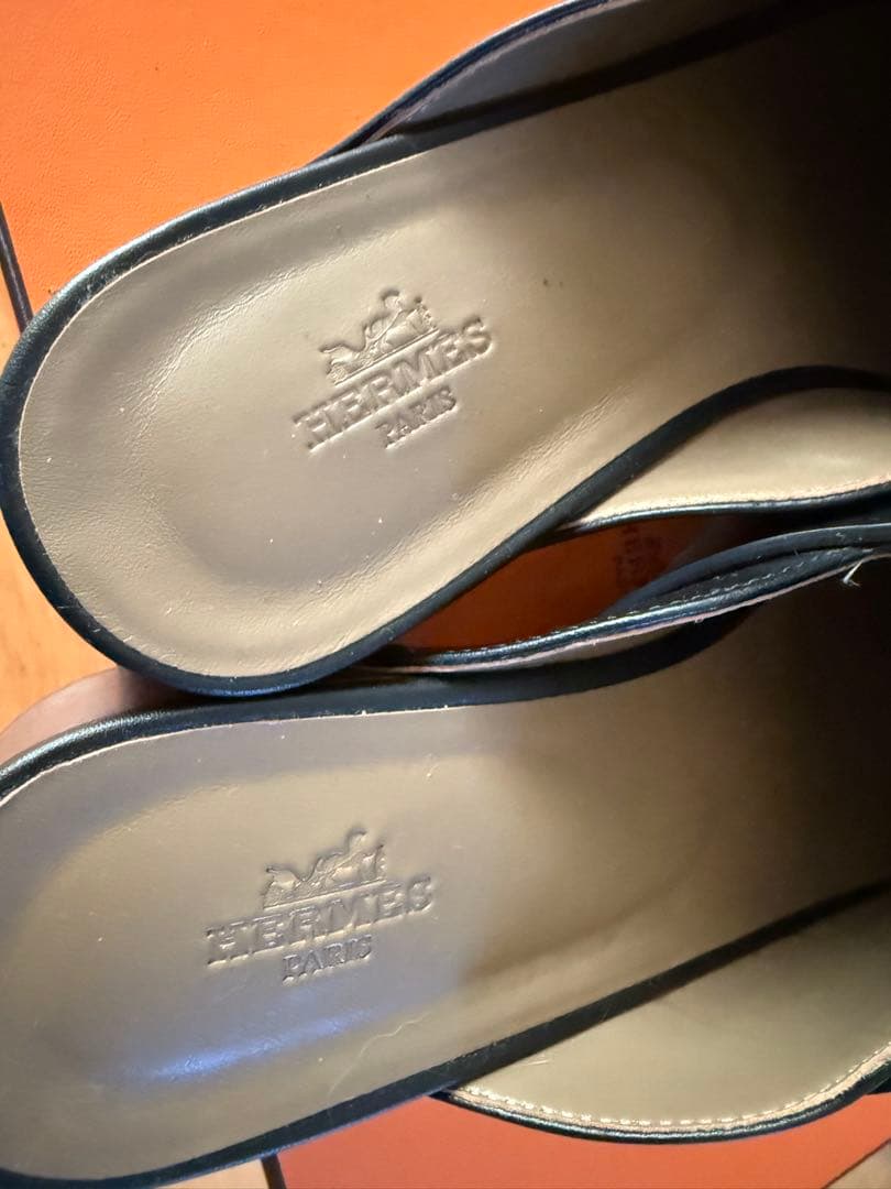 エルメス ブラック レザー ケリーミュール サボ　37 カルロッタ