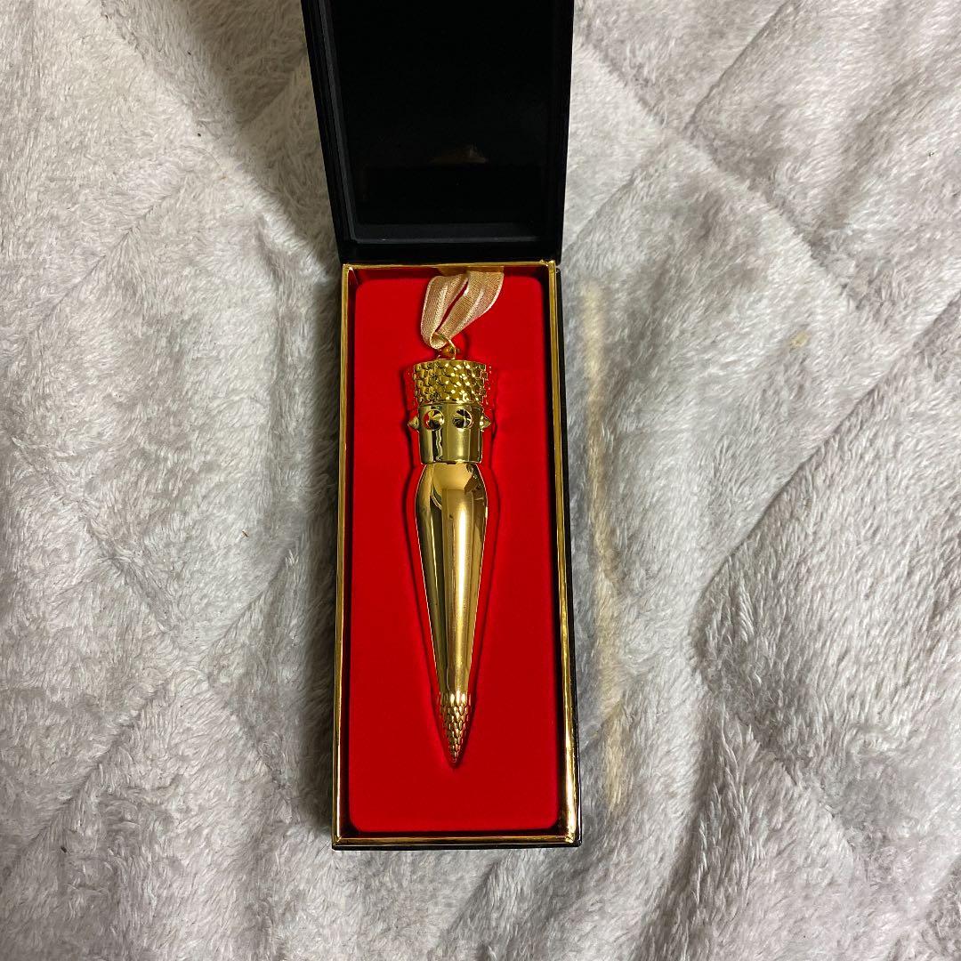 新品未使用 クリスチャンルブタン ルブタン シルキーサテン レットミーテルユー