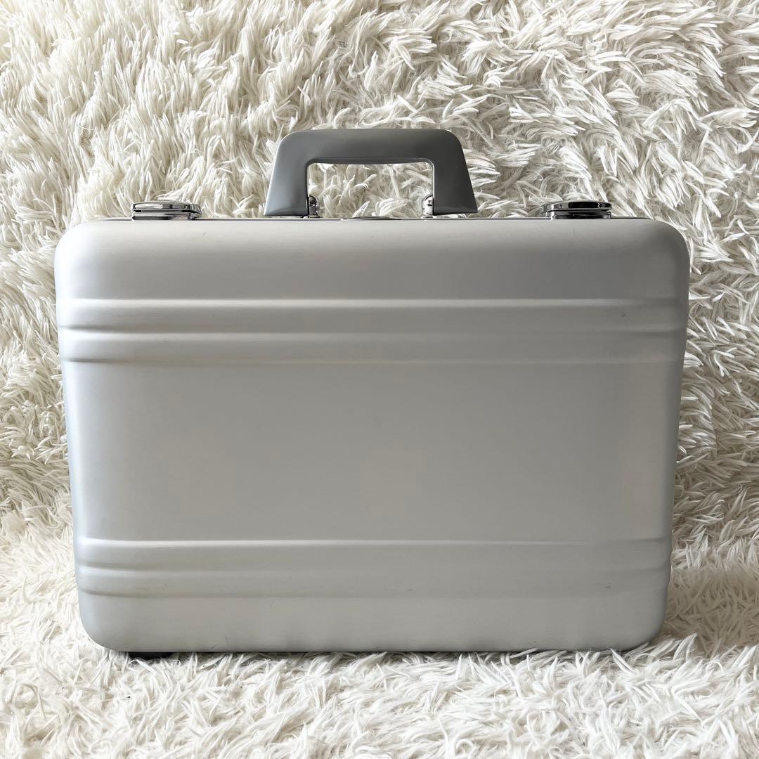 未使用品✨ゼロハリバートン　アタッシュケース　シルバー　アルミ　ブリーフケース