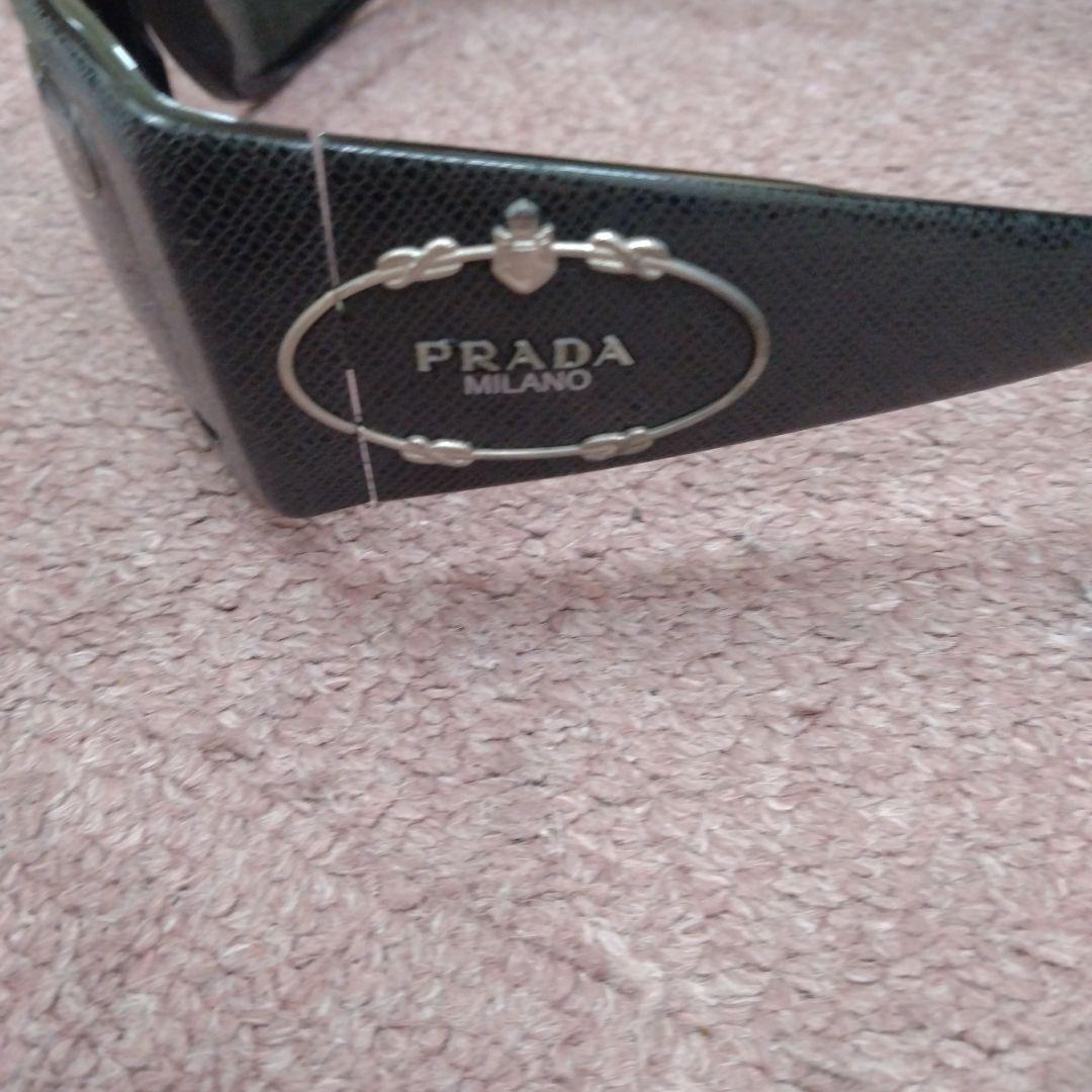 PRADA ブラックサングラス ケース付き