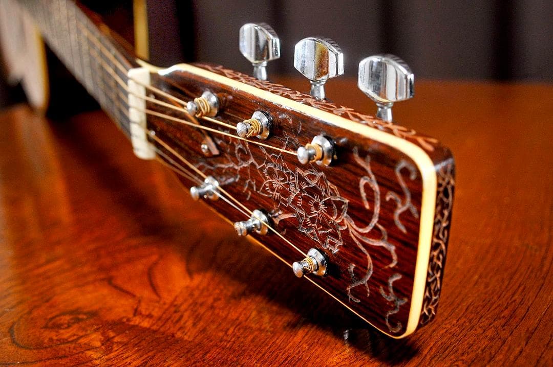 ★華やかな場面の演出で盛り立てるオブジェへの創造♪【彫刻装飾ギター】♪