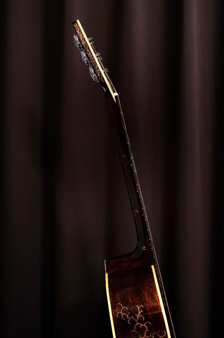 ★華やかな場面の演出で盛り立てるオブジェへの創造♪【彫刻装飾ギター】♪