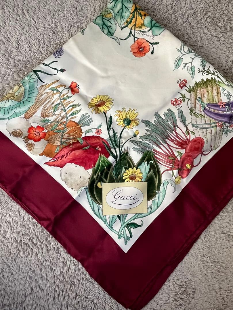 Gucci シルク ビンテージスカーフ 約90cm