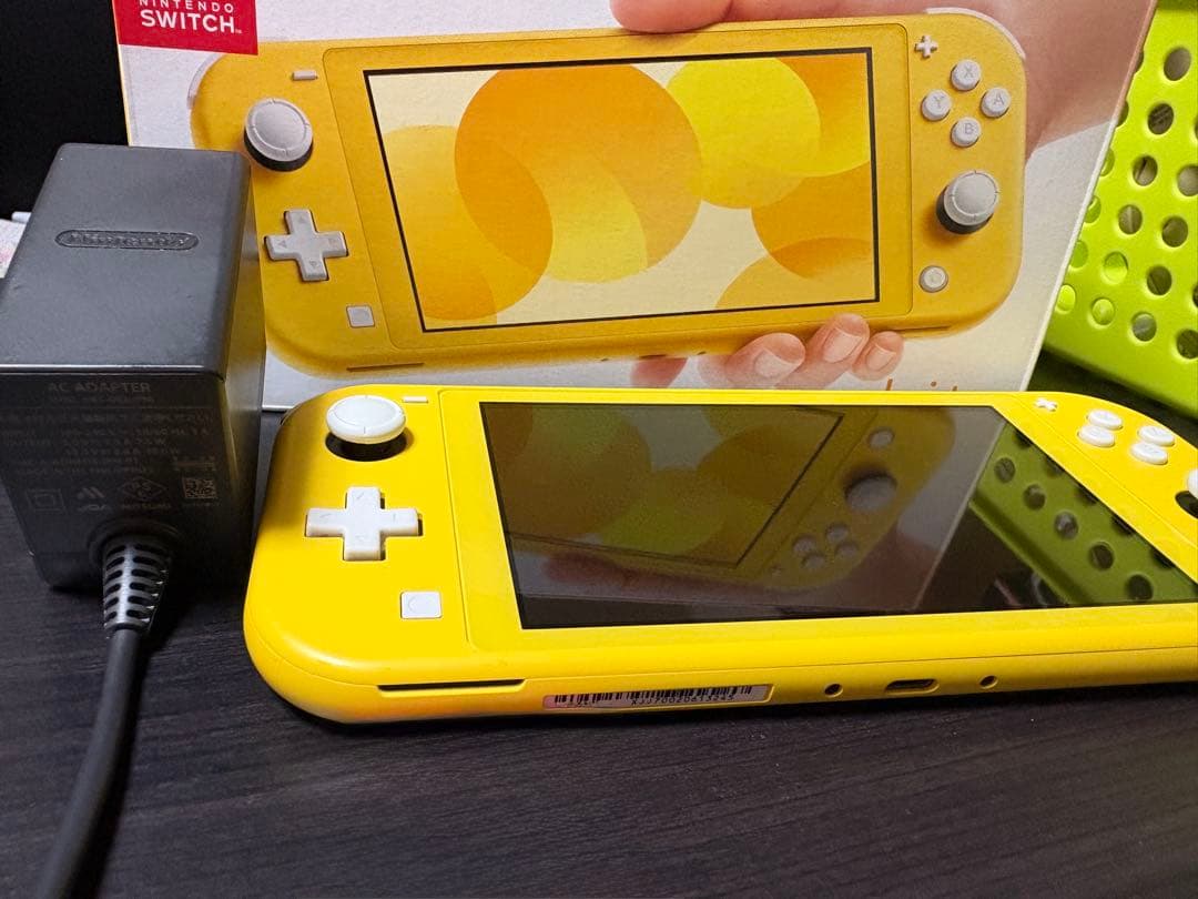 し*こ様 【10月中値下げ】Switch Liteイエロー本体＆ミニSD＆モンハ
