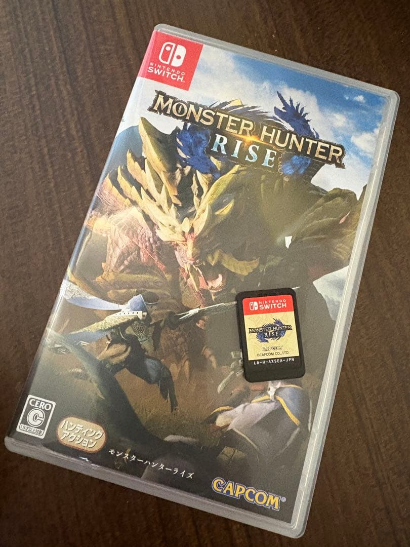 し*こ様 【10月中値下げ】Switch Liteイエロー本体＆ミニSD＆モンハ