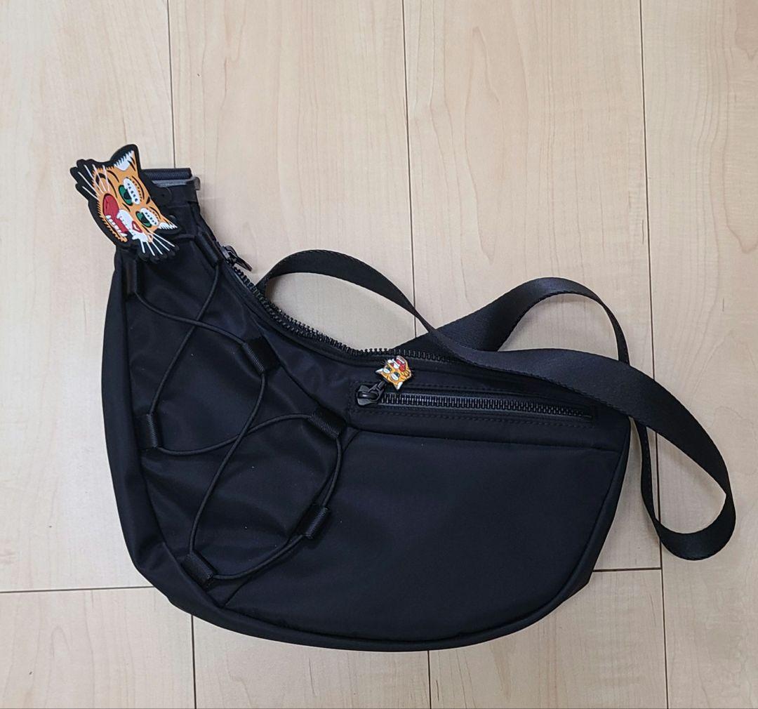 オニツカタイガー　メッセンジャーバック