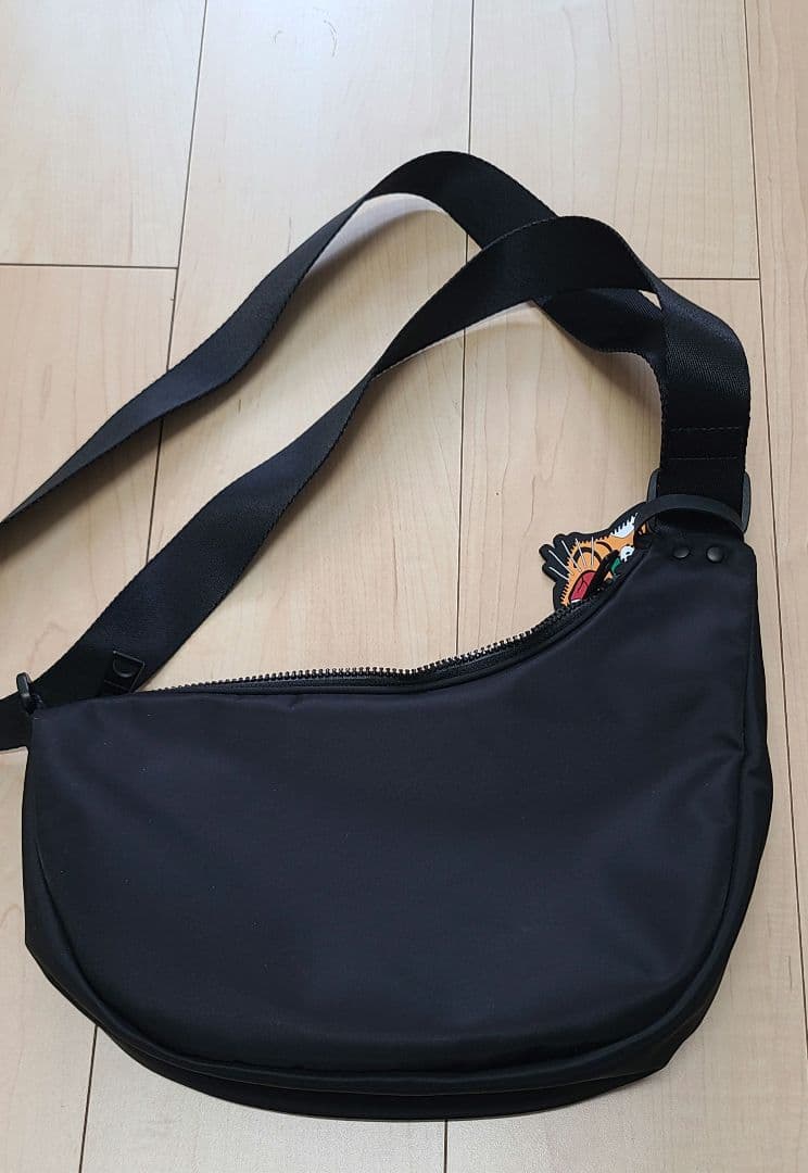 オニツカタイガー　メッセンジャーバック