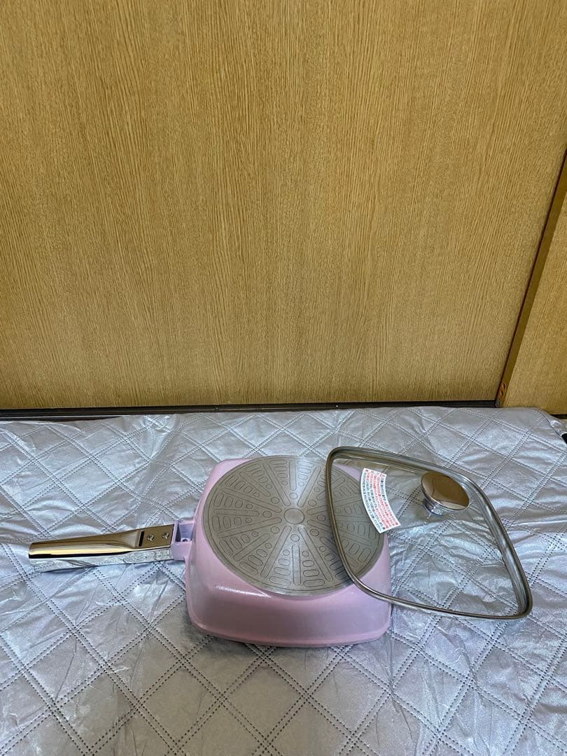 新品　アサヒ軽金属　四角フライパン 蓋付き 20センチ　ピンク色