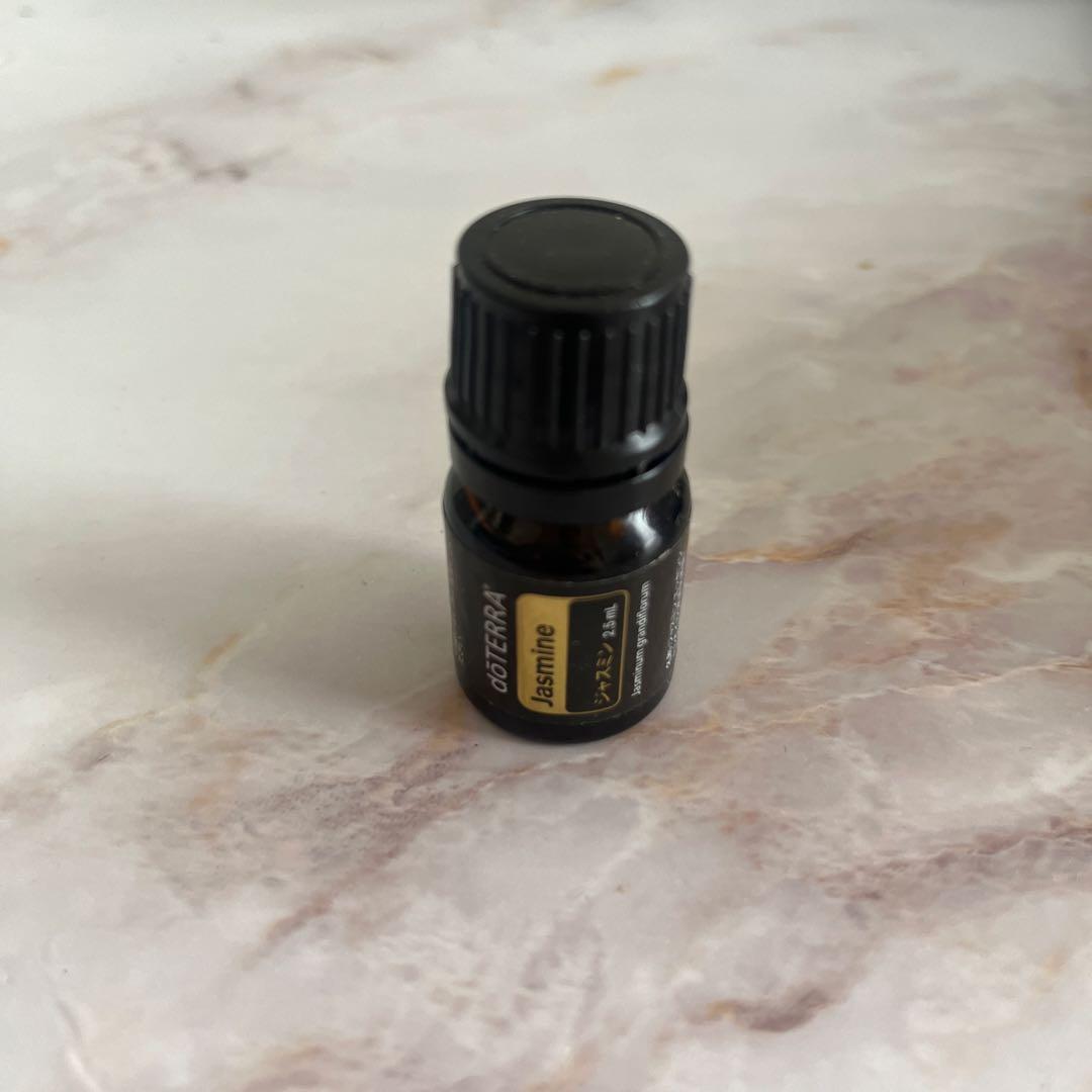 【ほぼ未使用】ドテラ　ジャスミン　エッセンシャルオイル