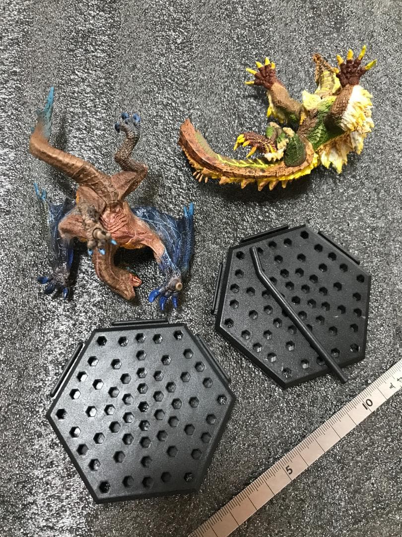 モンスターハンター スタンダードモデル　荒鉤爪ティガレックス　金雷公ジンオウガ