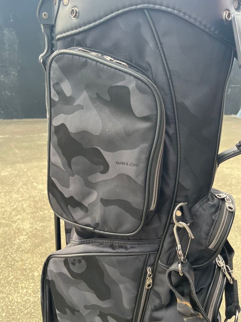 マークアンドロナ　キャディバッグ　ブラックカモ
