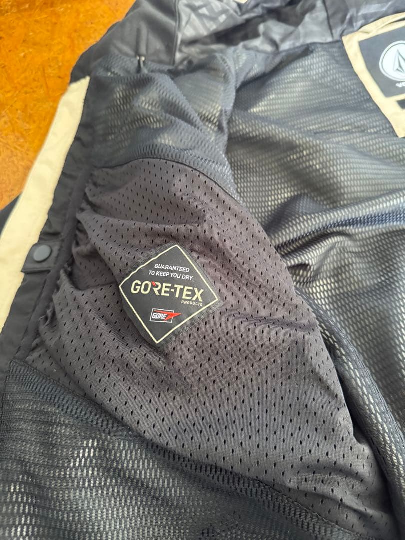 ボルコムGORE-TEX上下セット　M スノーボードウェア