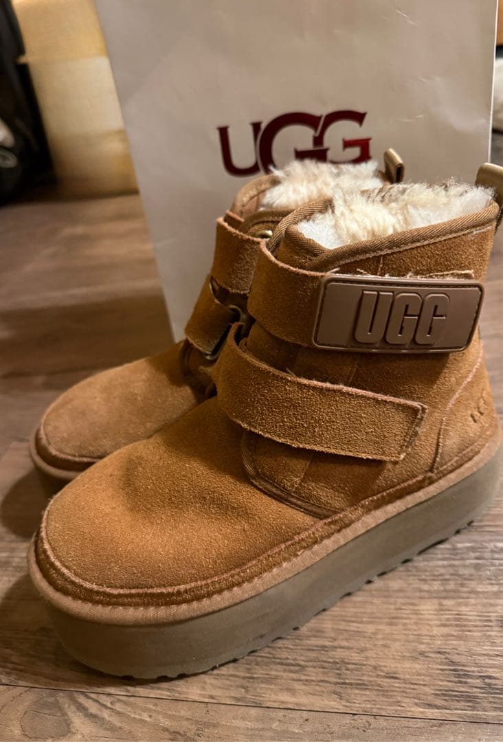UGG ニューメルプラットフォーム　チェストナッツ　　23cm 厚底　ムートン