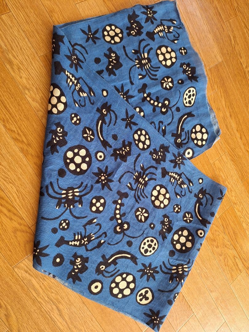 柚木沙弥郎　形染布　川の生物