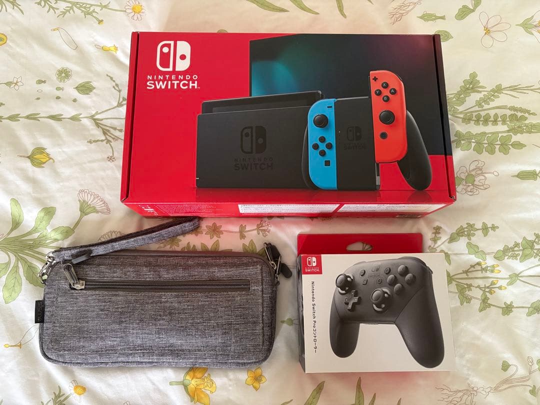 【中古】Nintendo Switch本体 + プロコン、おまけケース付