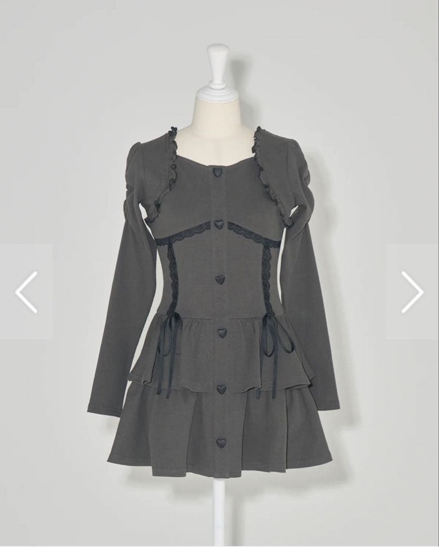 pium ハートボタンティアードリブワンピース