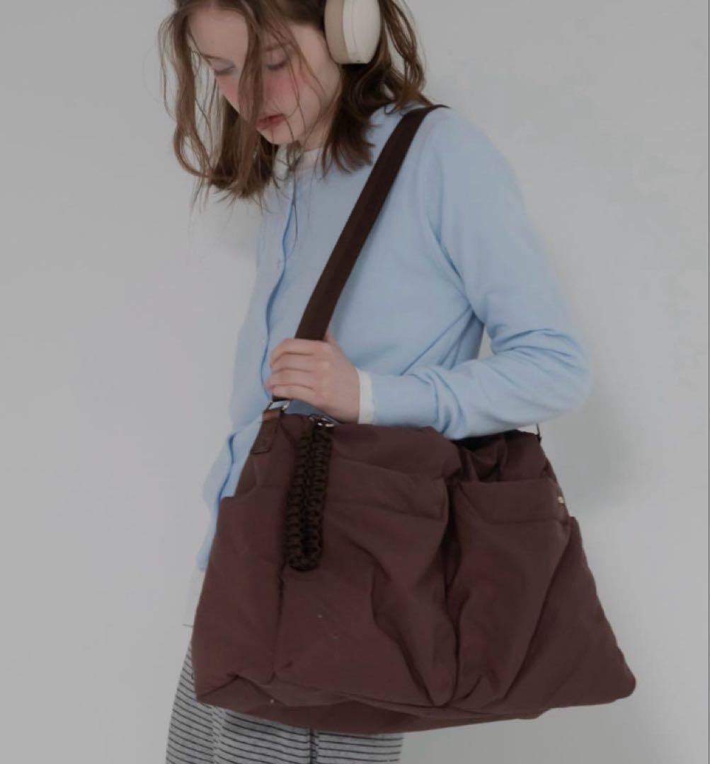 ジュメロ　パファーショルダーバッグ　ブラウン